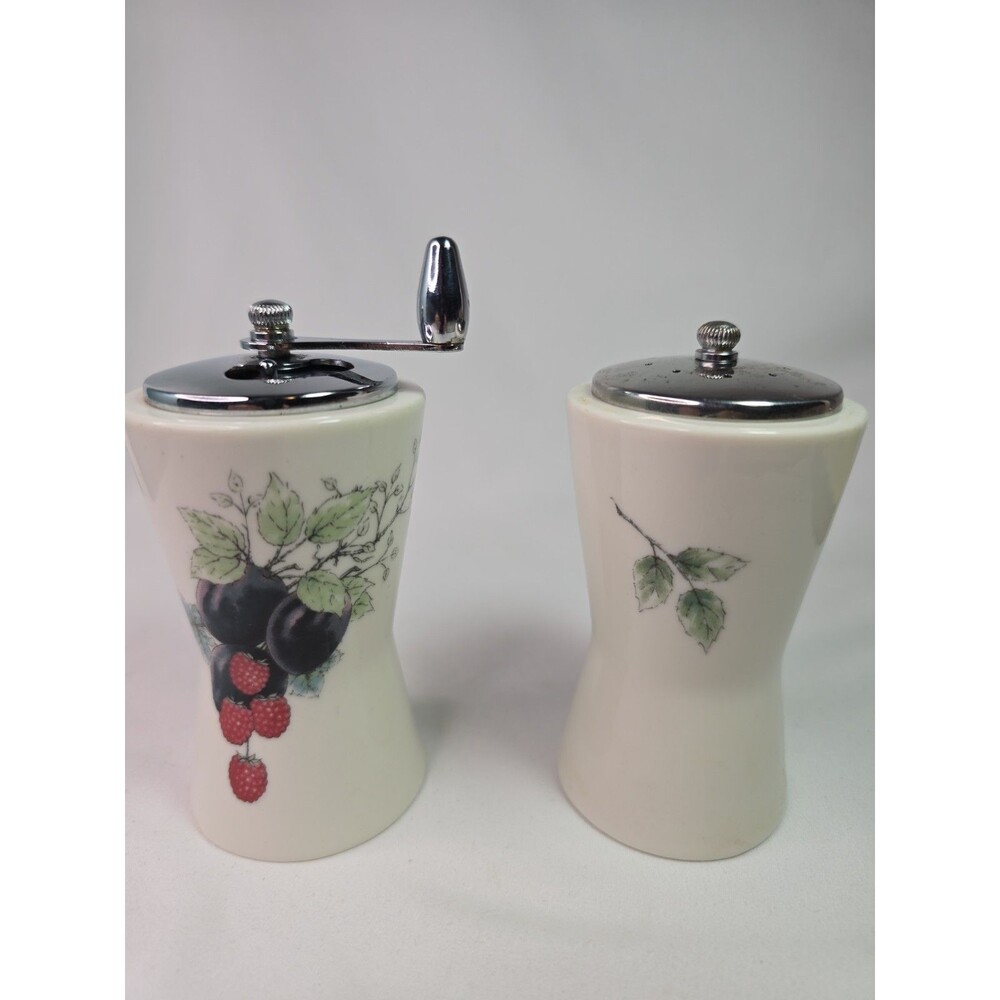 Syracuse Restaurant Ware Salt & Pepper Shakers Olde THOMPSON Rest Monterey Cali